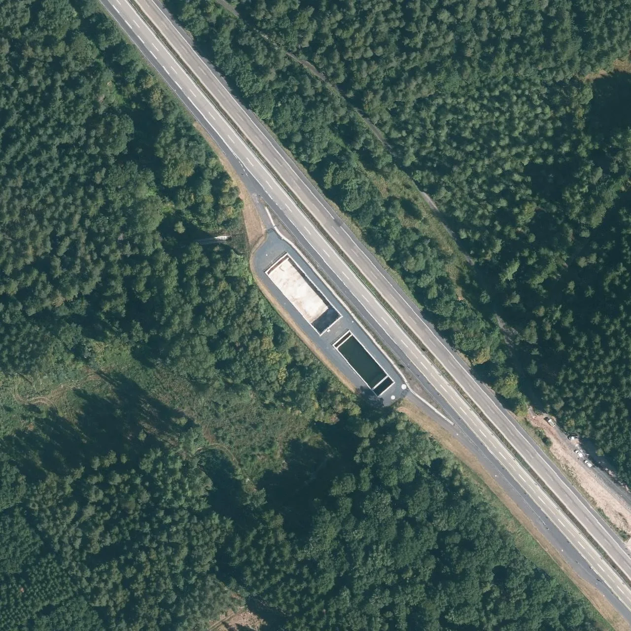 Luftbild (Orthofoto) des LKW-Parkplatzes Steinborntal aus dem Jahr 2023