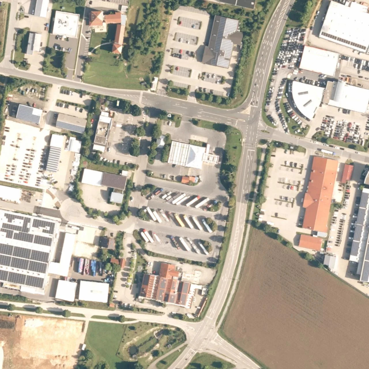 Luftbild (Orthofoto) des LKW-Parkplatzes Esso Autohof Parsberg aus dem Jahr 2025
