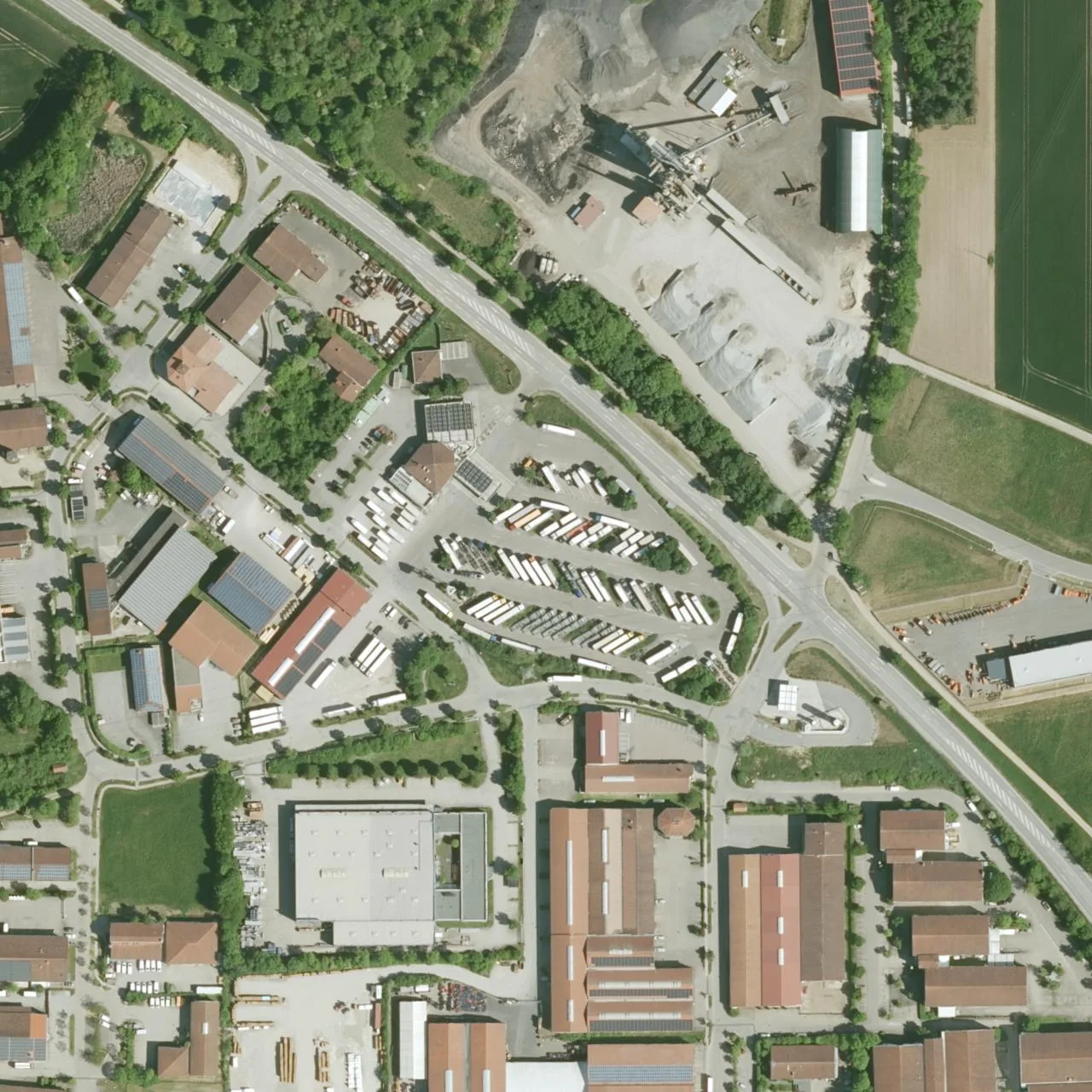 Luftbild (Orthofoto) des LKW-Parkplatzes Total Autohof Rosenhof aus dem Jahr 2025