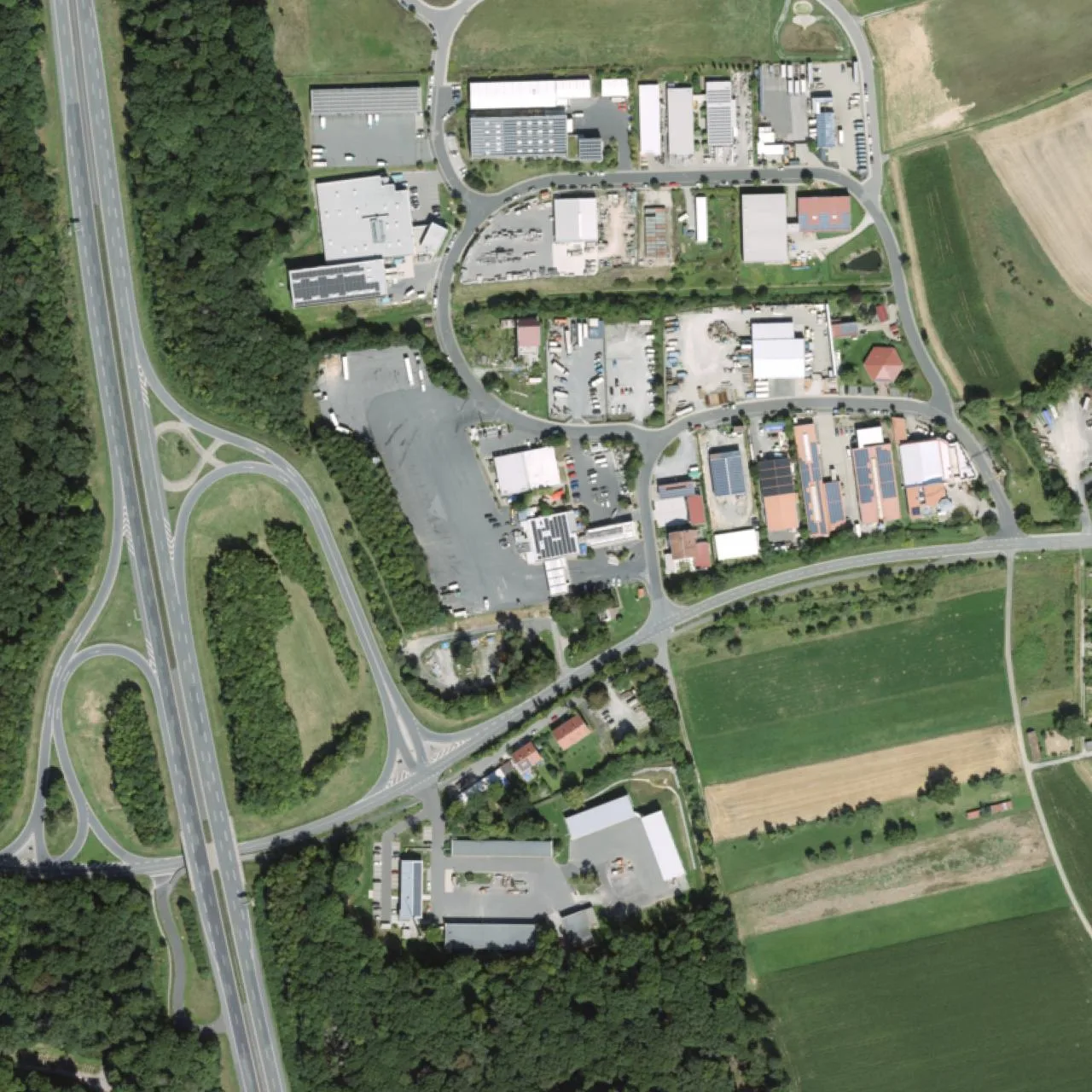 Luftbild (Orthofoto) des LKW-Parkplatzes 24-Shell Autohof Gramschatzer Wald aus dem Jahr 2023