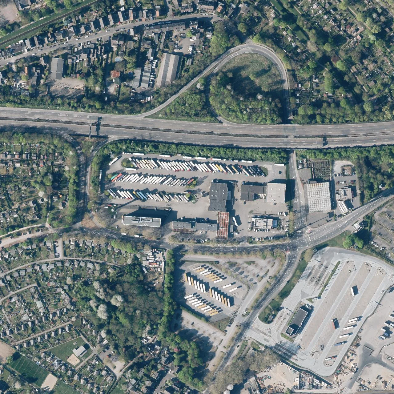 Luftbild (Orthofoto) des LKW-Parkplatzes SVG Autohof Düsseldorf aus dem Jahr 2025