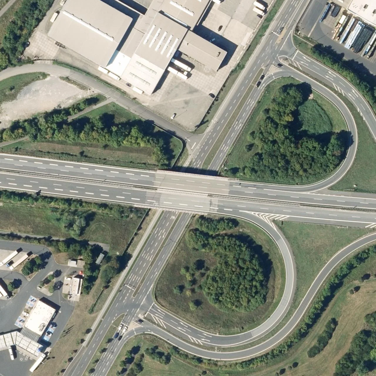 Luftbild (Orthofoto) des LKW-Parkplatzes Aral Autohof Schweinfurt aus dem Jahr 2023