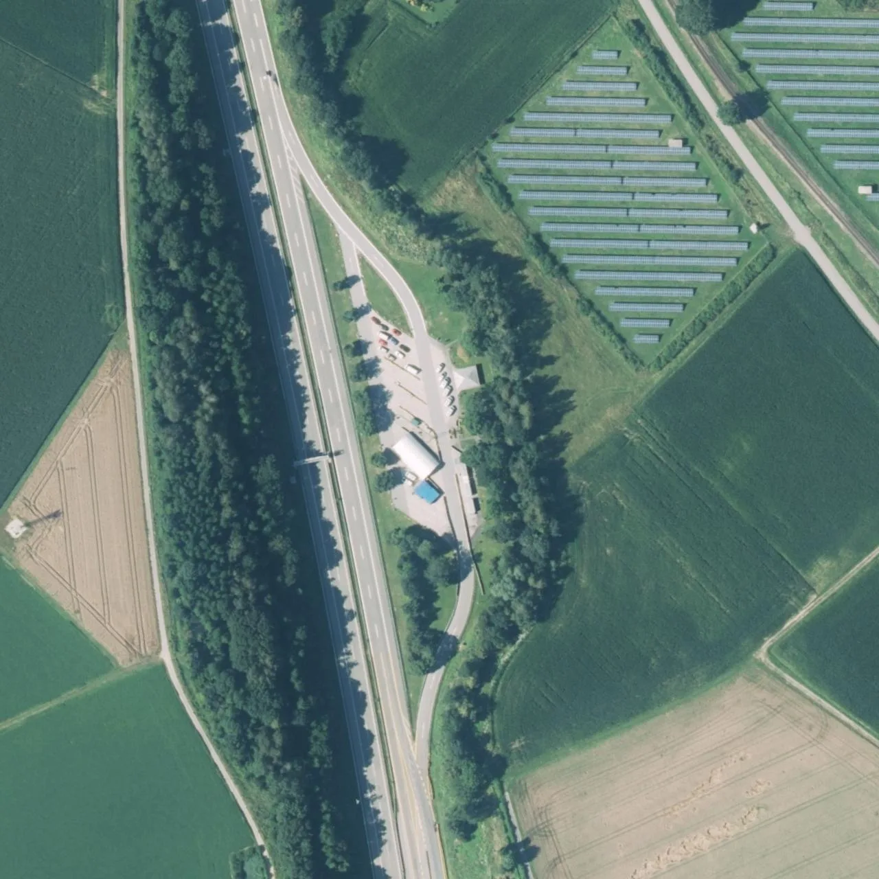 Luftbild (Orthofoto) des LKW-Parkplatzes Rottal Ost aus dem Jahr 2024