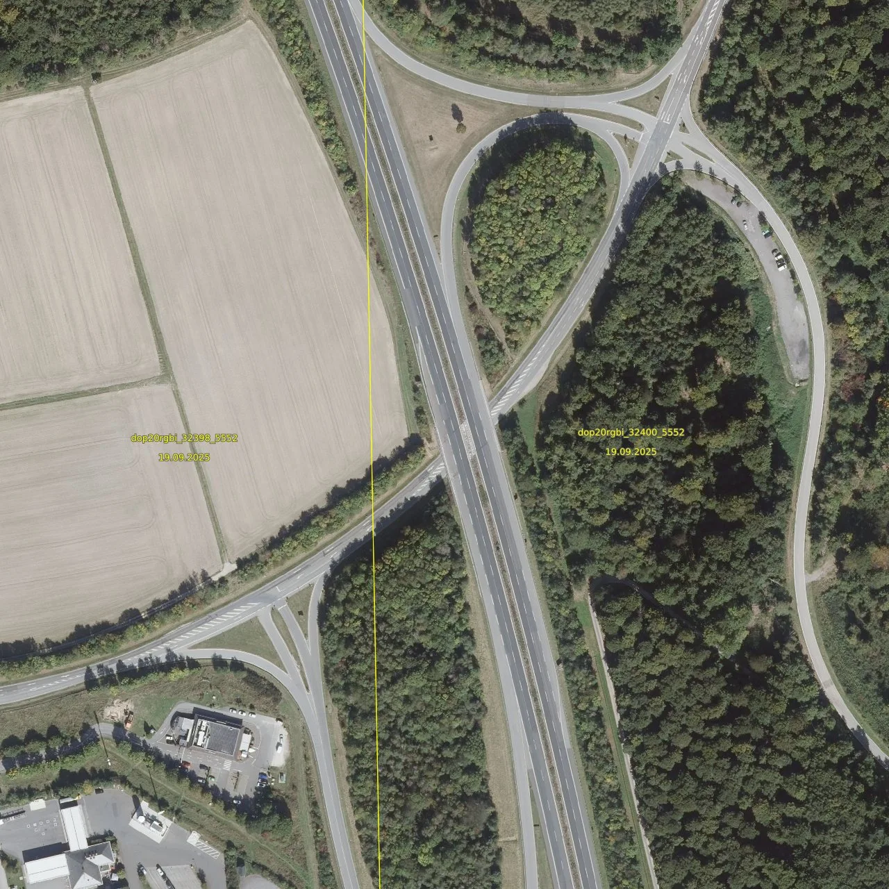Luftbild (Orthofoto) des LKW-Parkplatzes Shell Autohof Pfalzfeld aus dem Jahr 2025