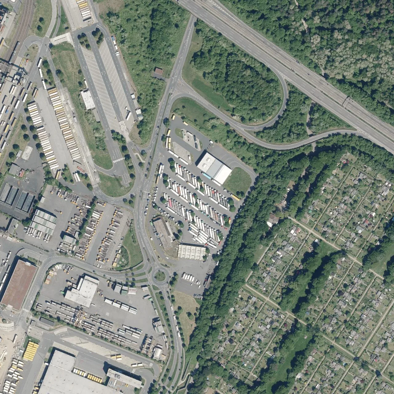 Luftbild (Orthofoto) des LKW-Parkplatzes SVG Autohof Eifeltor aus dem Jahr 2023