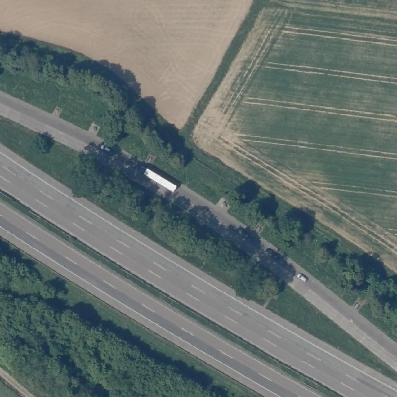 Luftbild (Orthofoto) des LKW-Parkplatzes Pfahlgraben aus dem Jahr 2023
