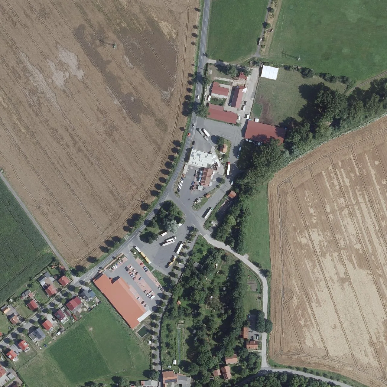 Luftbild (Orthofoto) des LKW-Parkplatzes Autohof Wandersleben aus dem Jahr 2024