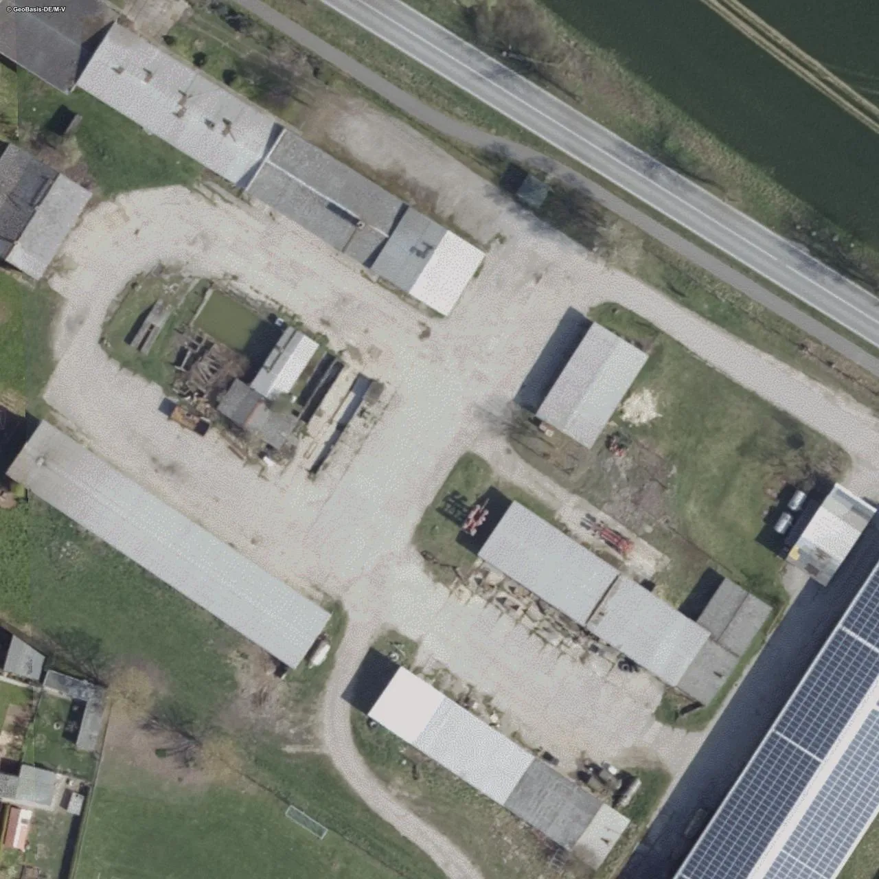 Luftbild (Orthofoto) des LKW-Parkplatzes Agrargesellschaft Chemnitz - Teilgesicherter Betriebshof mit WC aus dem Jahr 2023