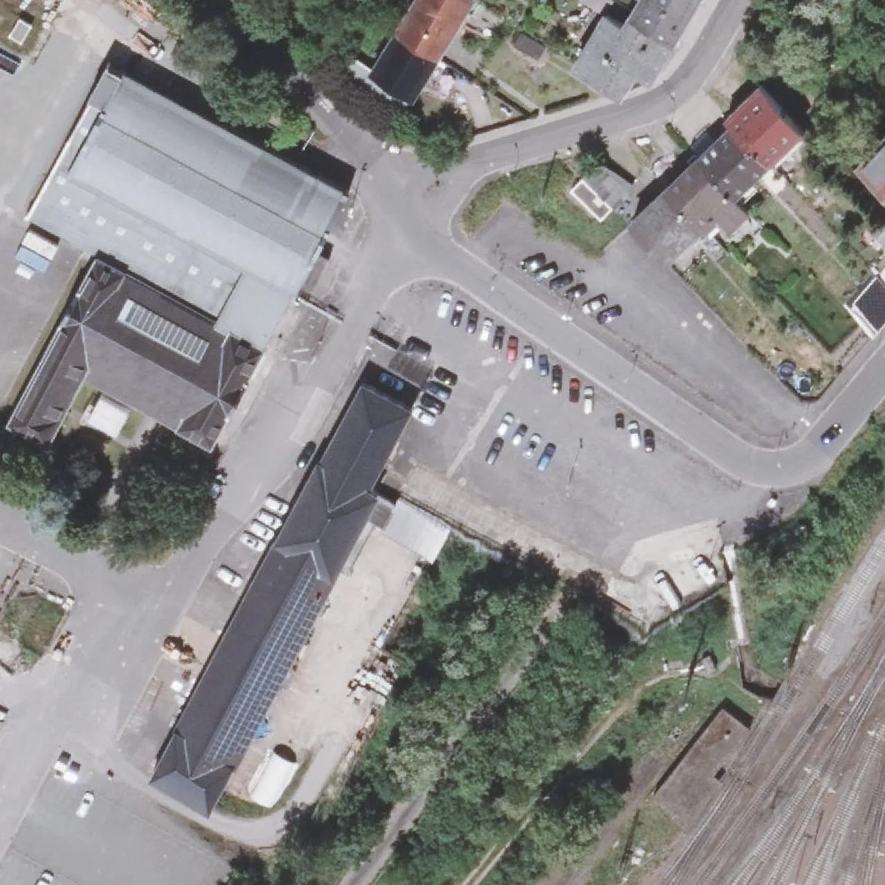 Luftbild (Orthofoto) des LKW-Parkplatzes COR GmbH, Saarbrücken - Teilgesicherter Betriebshof mit WC aus dem Jahr 2025