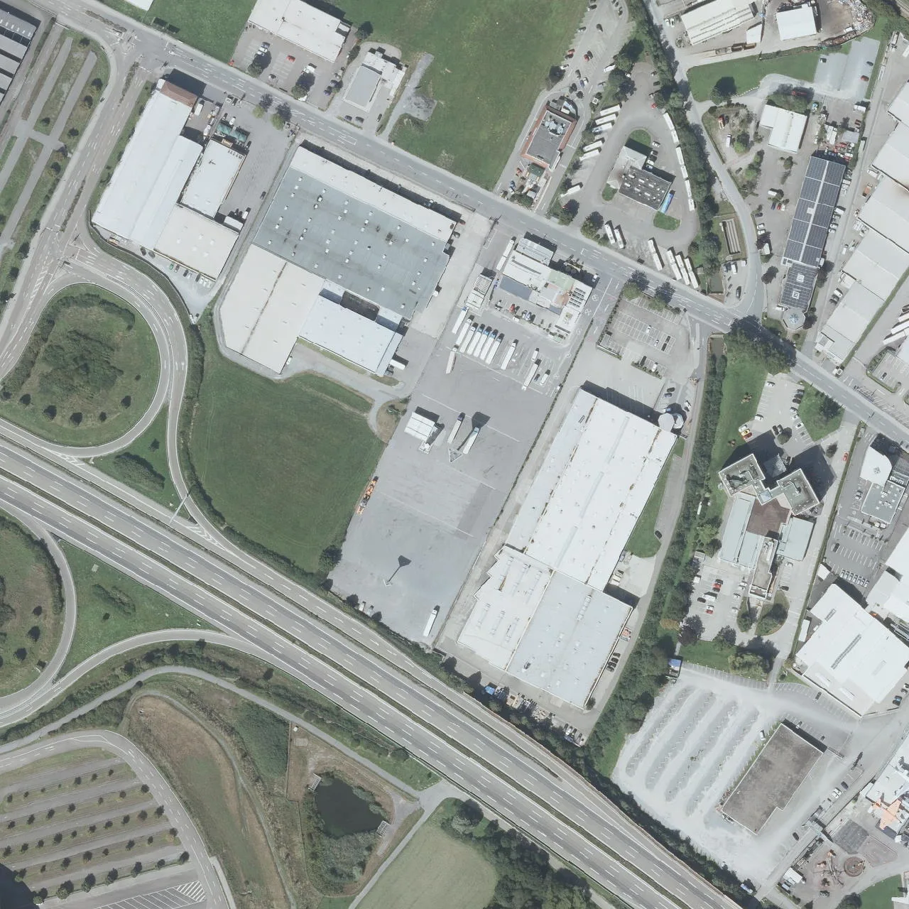 Luftbild (Orthofoto) des LKW-Parkplatzes Autohof Kolb aus dem Jahr 2023