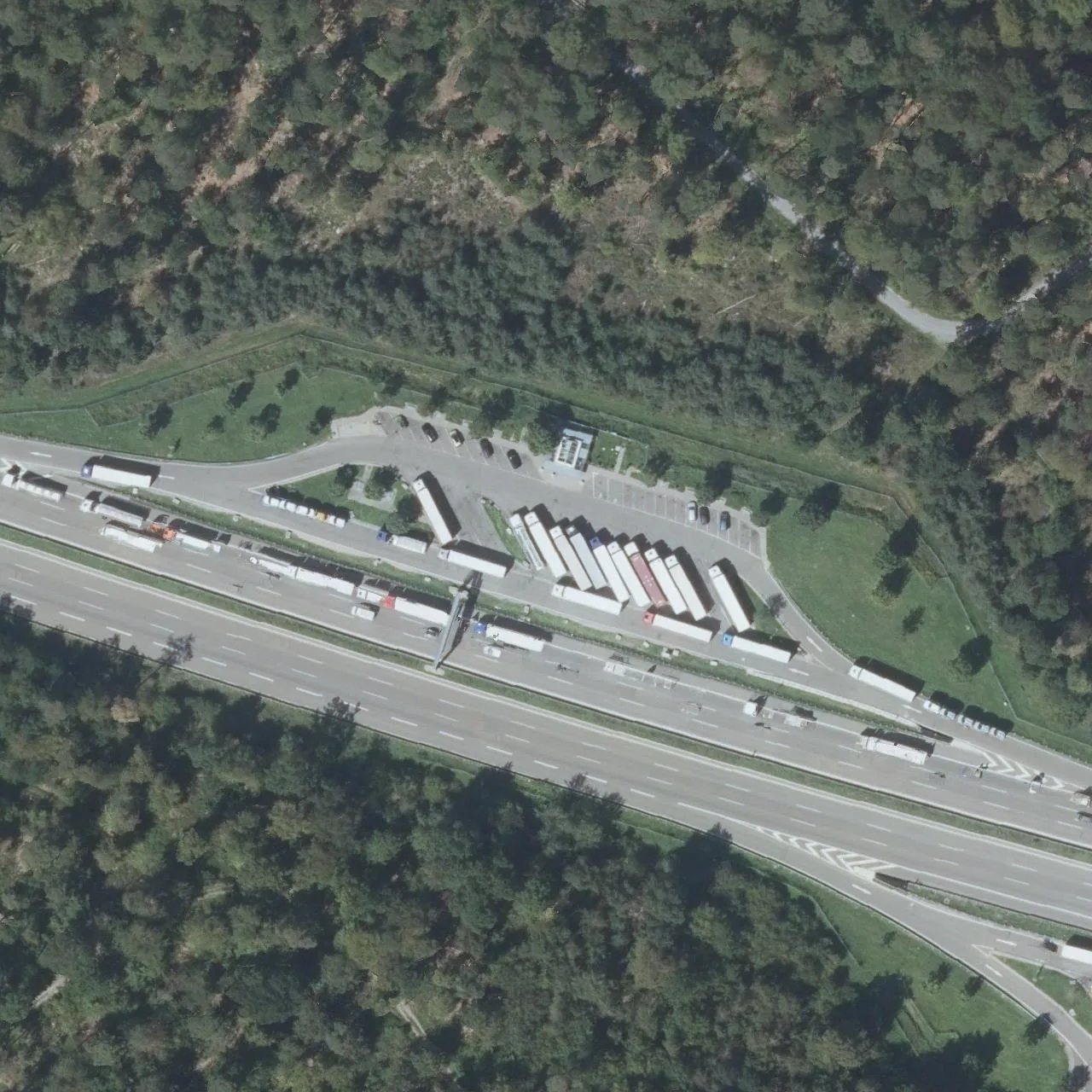 Luftbild (Orthofoto) des LKW-Parkplatzes Bucheneck aus dem Jahr 2023
