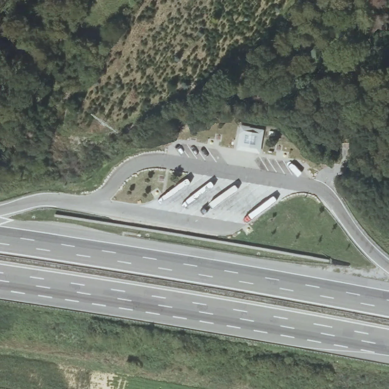 Luftbild (Orthofoto) des LKW-Parkplatzes Bauernwald Nord aus dem Jahr 2023