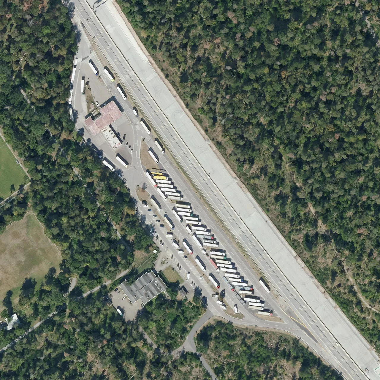 Luftbild (Orthofoto) des LKW-Parkplatzes Am Hockenheimring West aus dem Jahr 2023