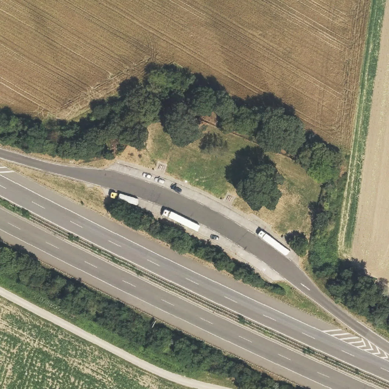 Luftbild (Orthofoto) des LKW-Parkplatzes Schwanenhölzer aus dem Jahr 2024
