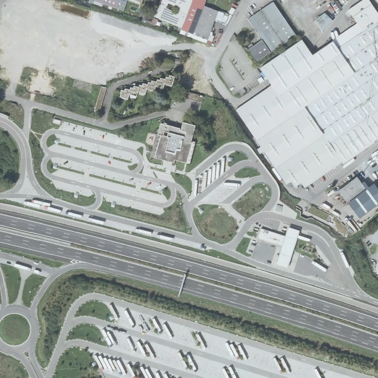 Luftbild (Orthofoto) des LKW-Parkplatzes Kraichgau Nord aus dem Jahr 2023