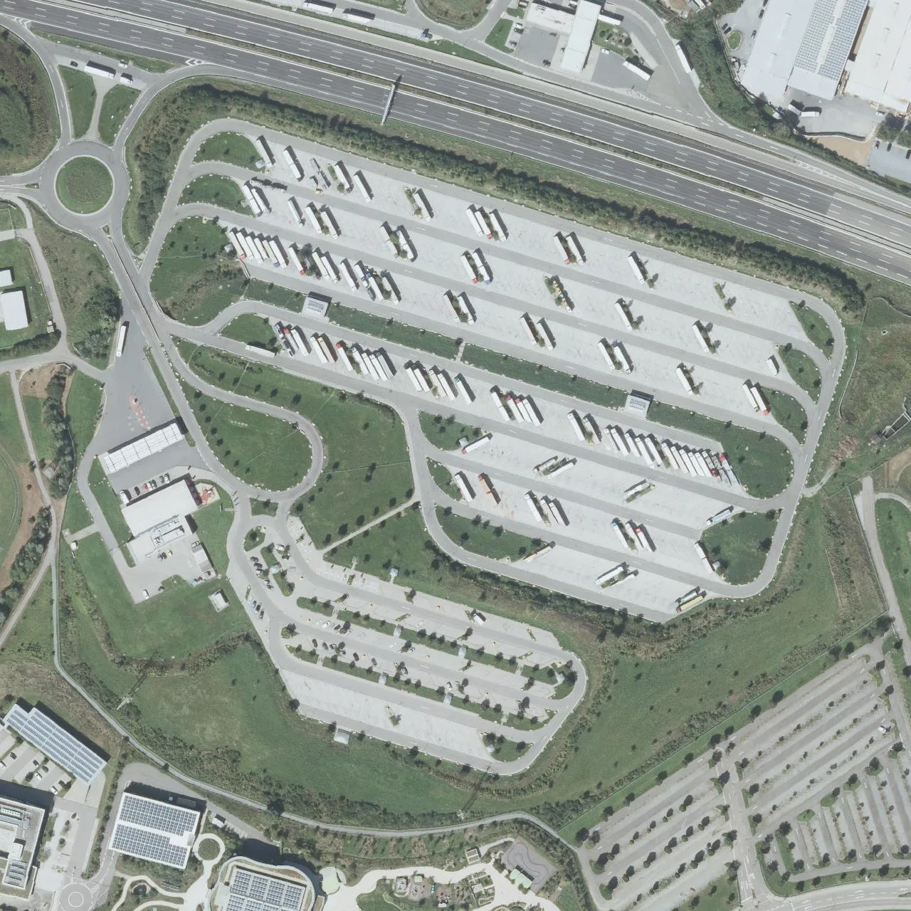 Luftbild (Orthofoto) des LKW-Parkplatzes Kraichgau Süd aus dem Jahr 2023