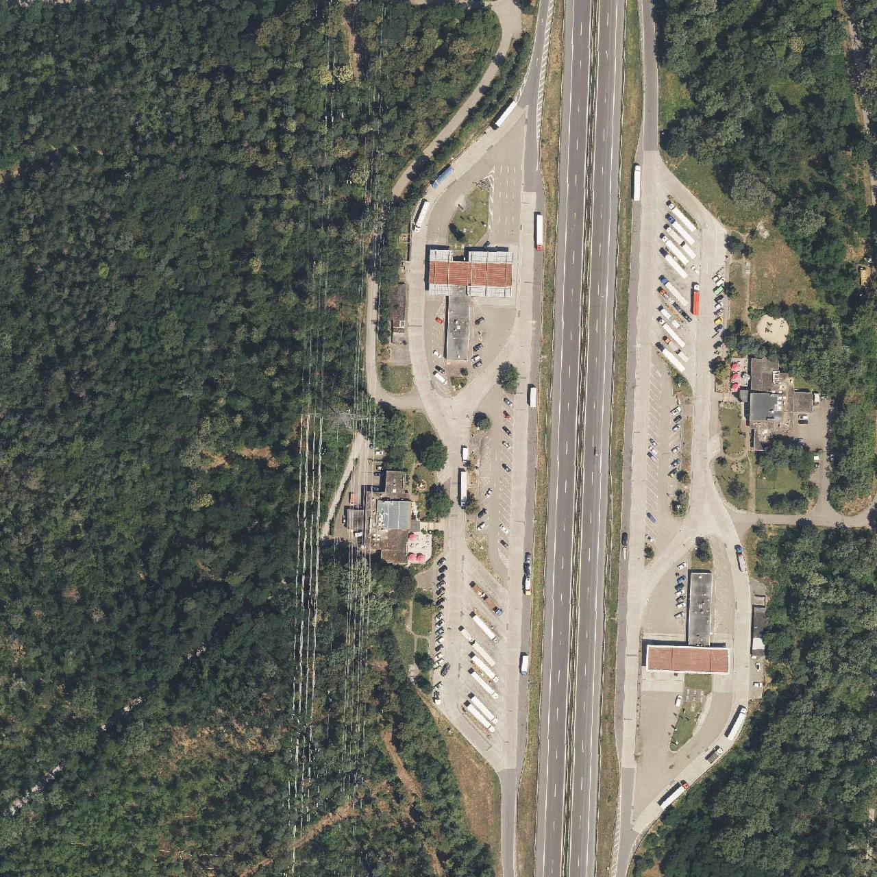 Luftbild (Orthofoto) des LKW-Parkplatzes Hardtwald West aus dem Jahr 2024
