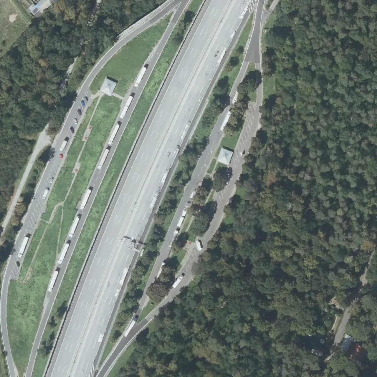 Luftbild (Orthofoto) des LKW-Parkplatzes Lußhardt aus dem Jahr 2023