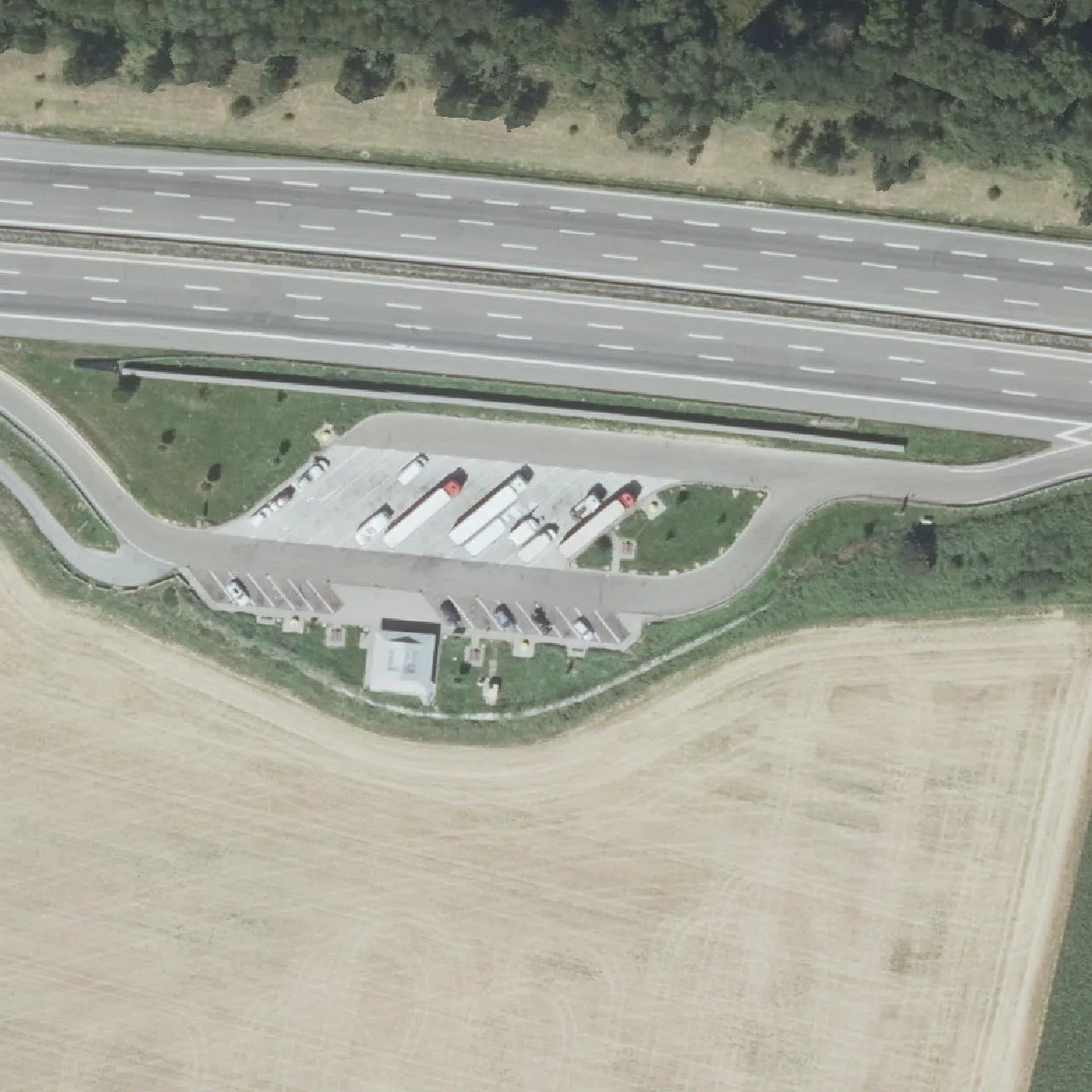 Luftbild (Orthofoto) des LKW-Parkplatzes Bauernwald Süd aus dem Jahr 2023
