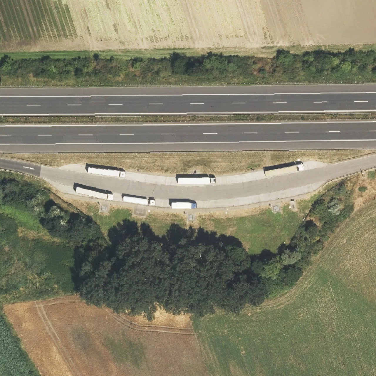 Luftbild (Orthofoto) des LKW-Parkplatzes Wilhelmswiesen aus dem Jahr 2024