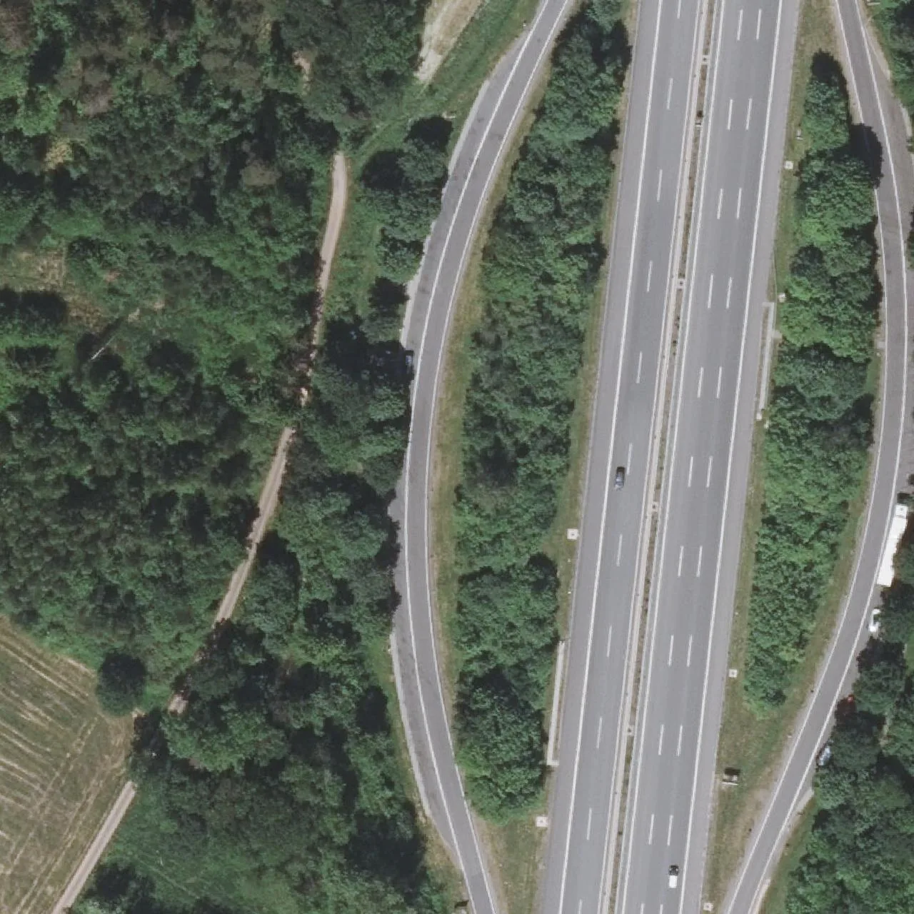 Luftbild (Orthofoto) des LKW-Parkplatzes Sombach Mühle West aus dem Jahr 2025