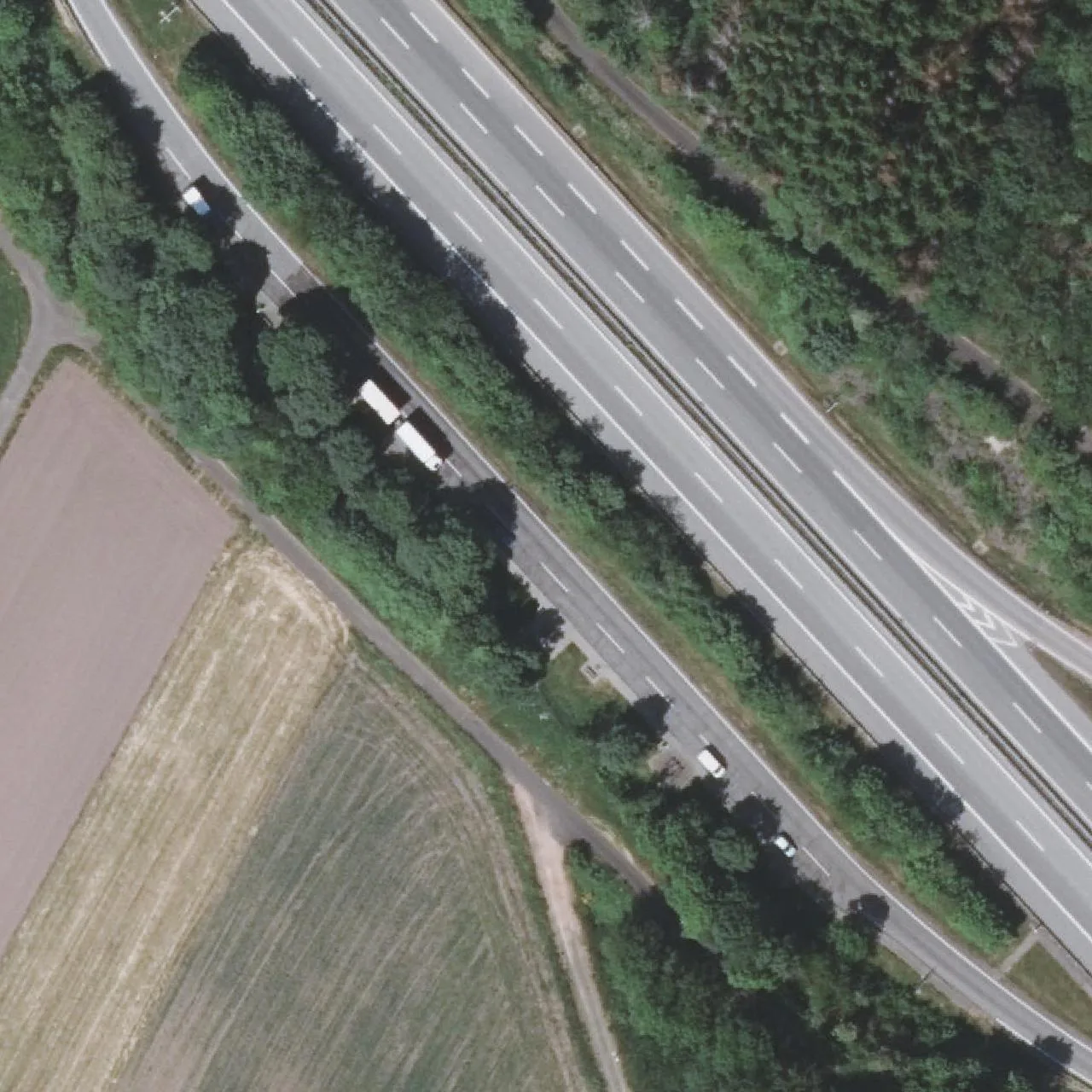 Luftbild (Orthofoto) des LKW-Parkplatzes Karlswald  aus dem Jahr 2025