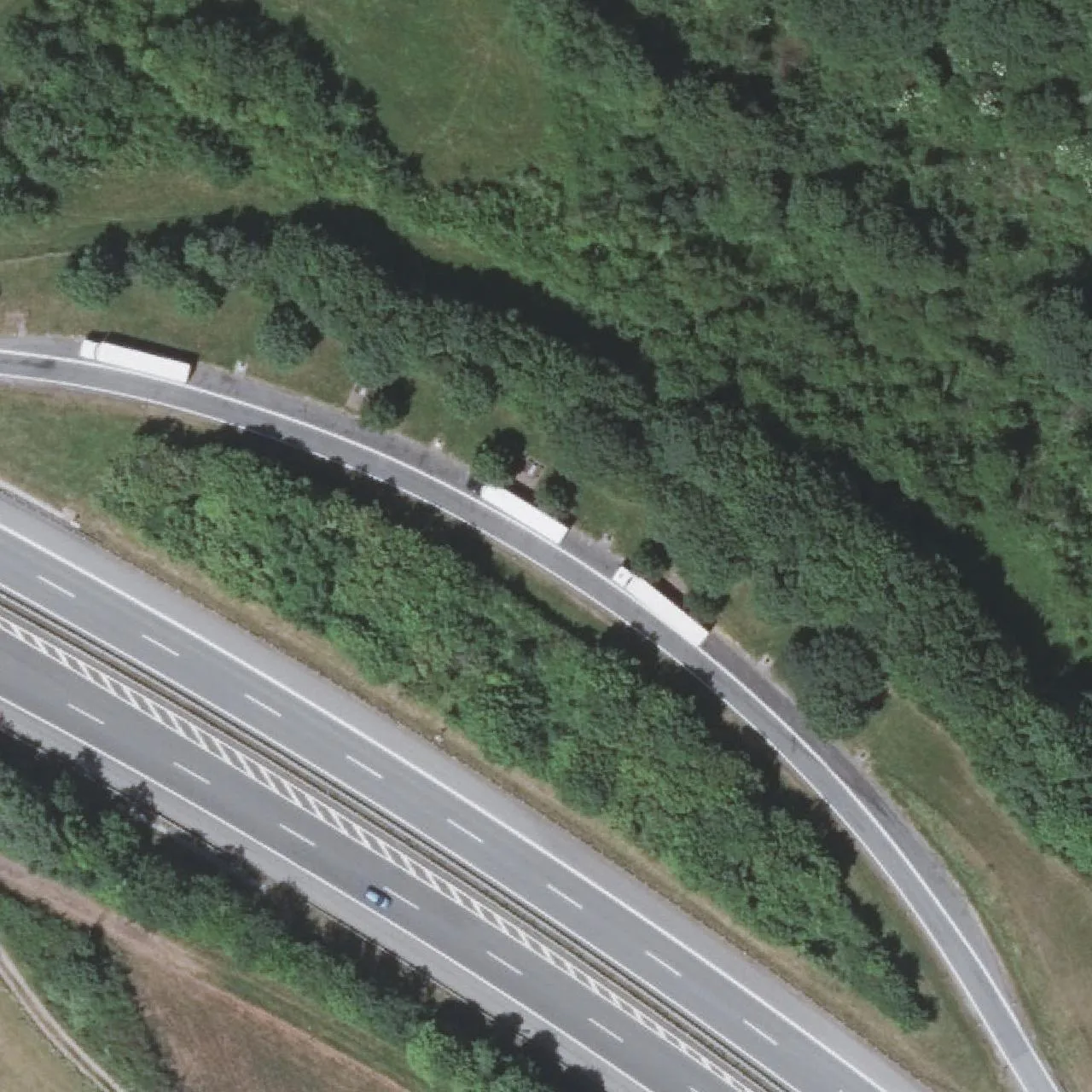 Luftbild (Orthofoto) des LKW-Parkplatzes Peterberg  aus dem Jahr 2025