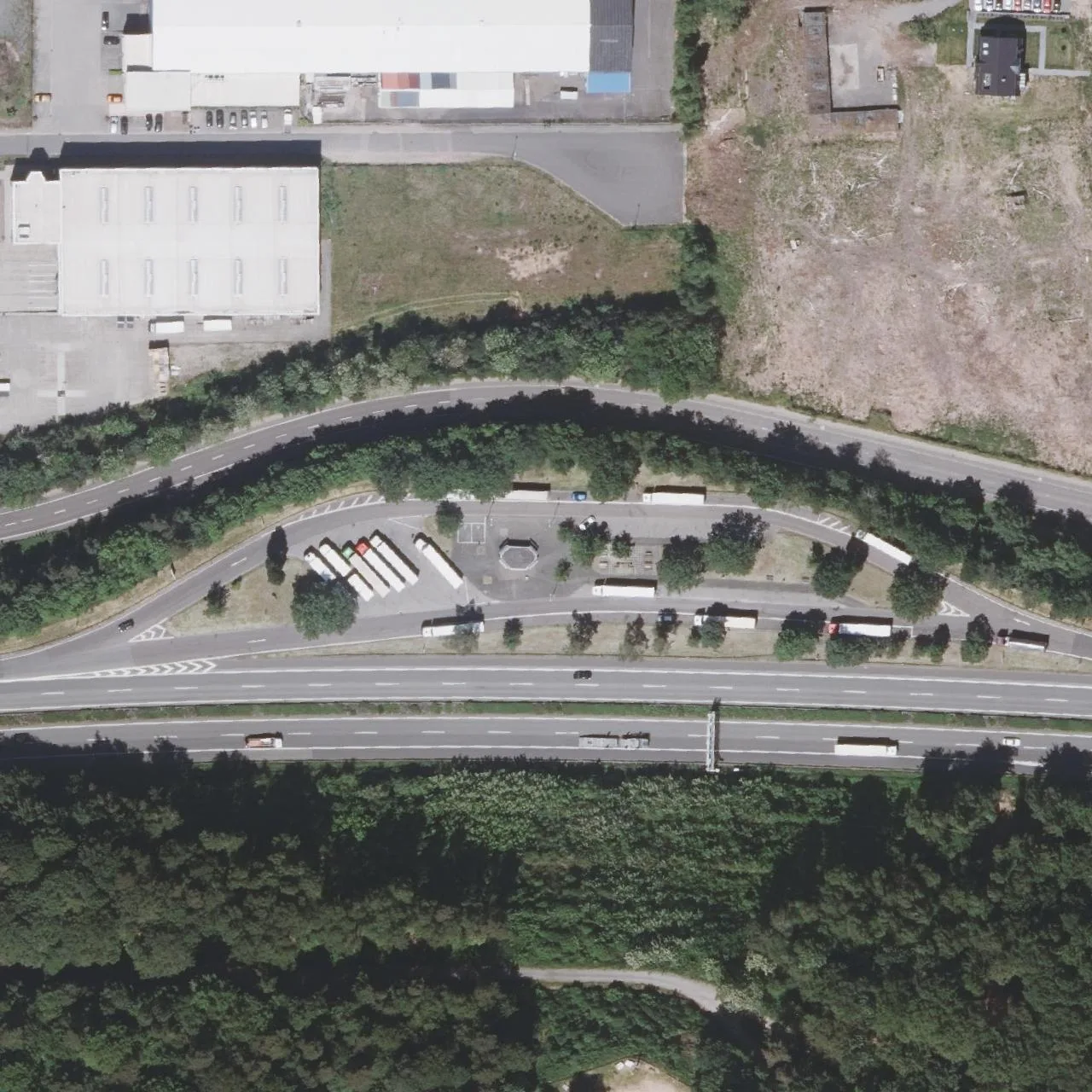 Luftbild (Orthofoto) des LKW-Parkplatzes Am Kahlenberg Nord aus dem Jahr 2025