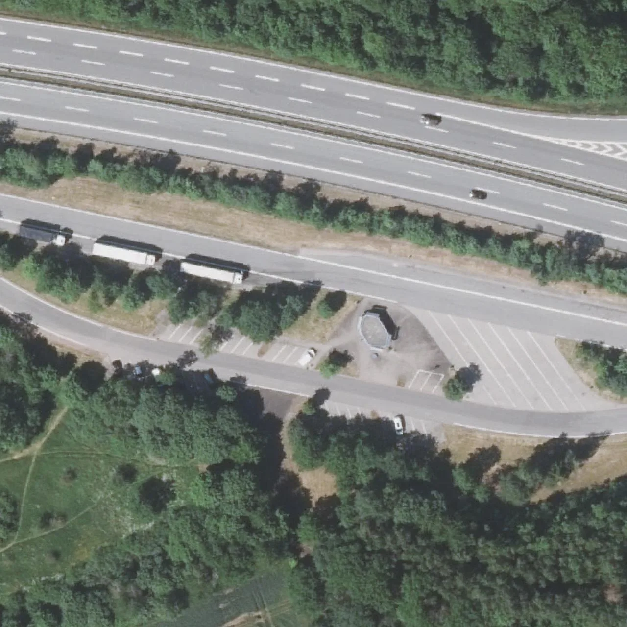 Luftbild (Orthofoto) des LKW-Parkplatzes Sötern Süd aus dem Jahr 2025