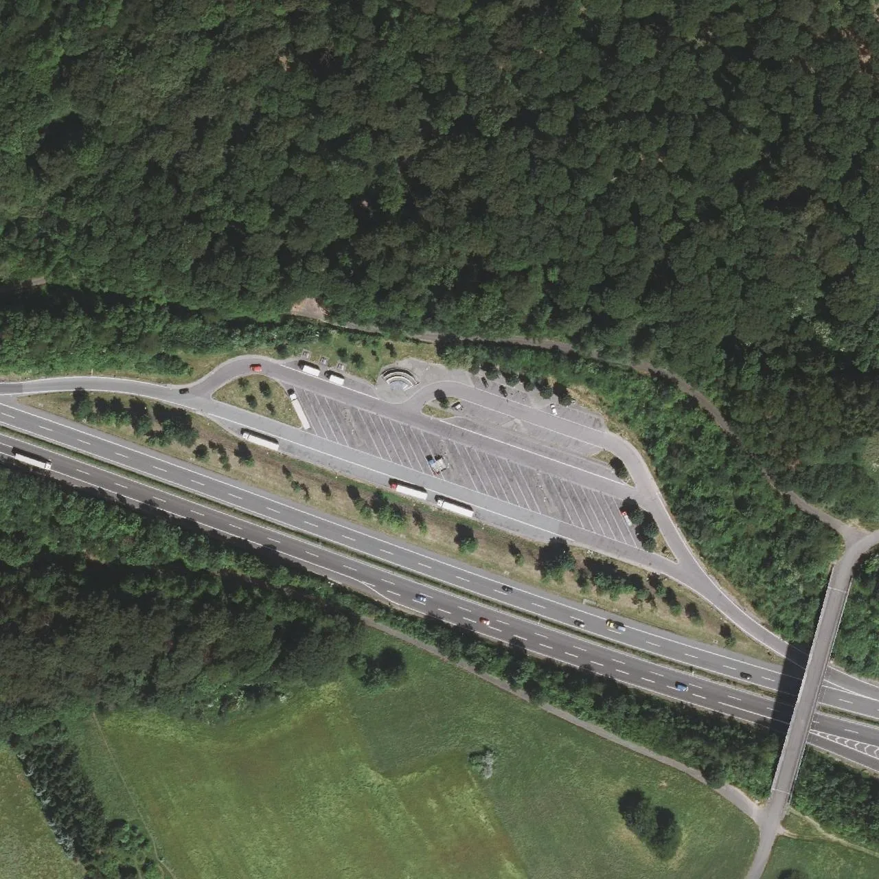 Luftbild (Orthofoto) des LKW-Parkplatzes Kutzhof Nord aus dem Jahr 2025