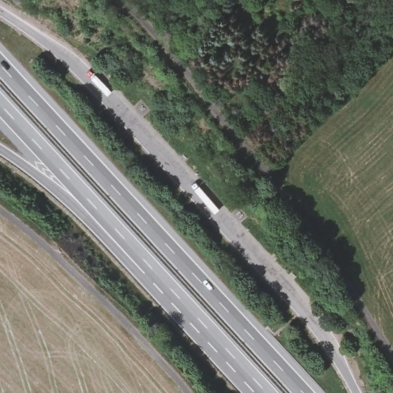 Luftbild (Orthofoto) des LKW-Parkplatzes Freisener Kreuz  aus dem Jahr 2025