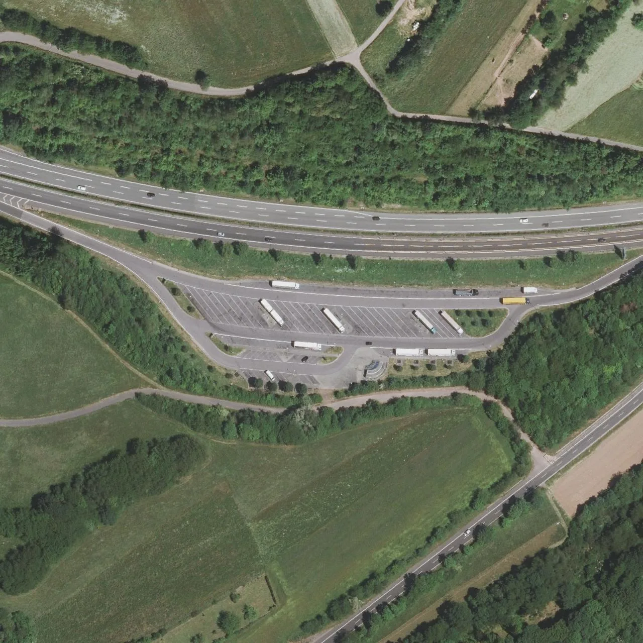 Luftbild (Orthofoto) des LKW-Parkplatzes Kutzhof Süd aus dem Jahr 2025