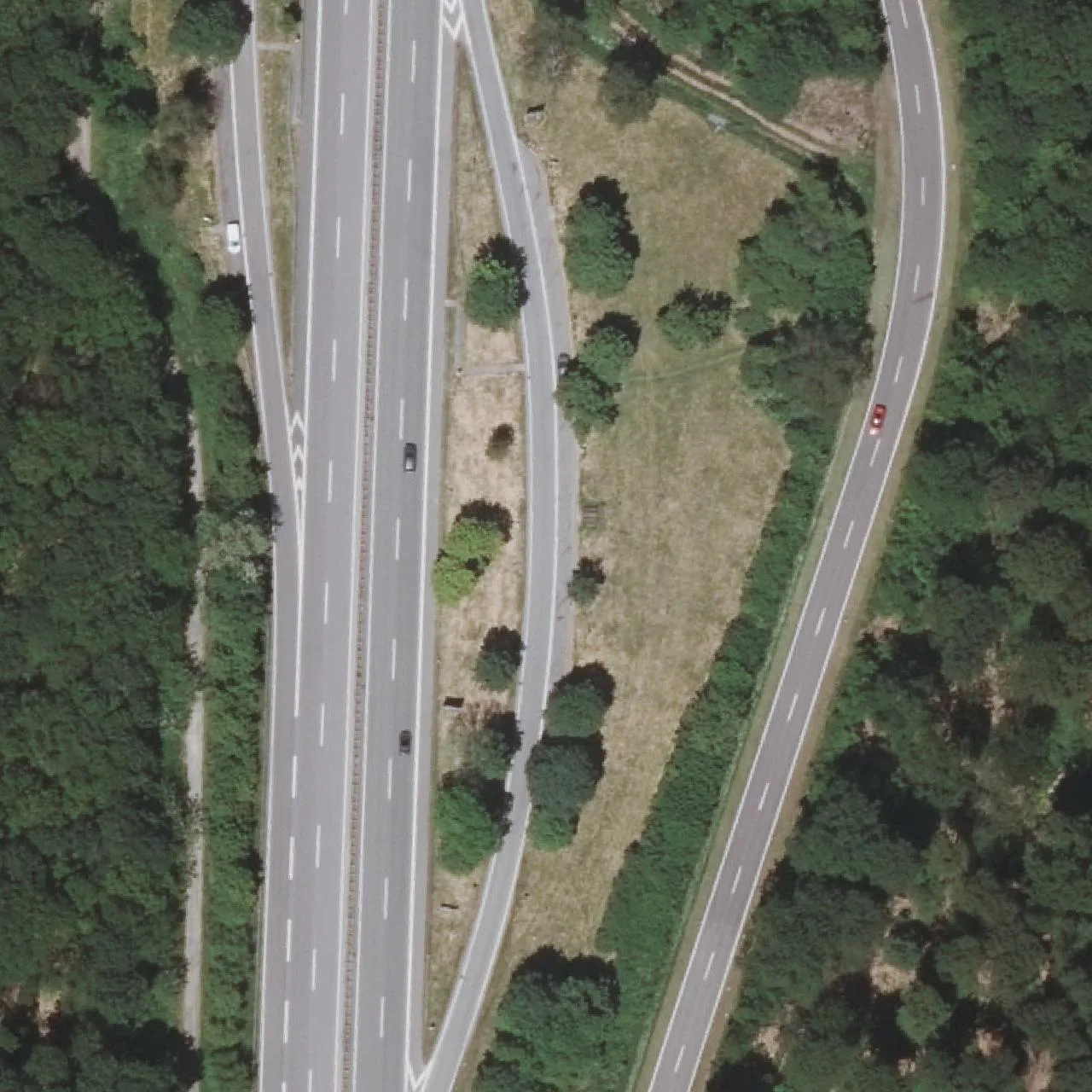 Luftbild (Orthofoto) des LKW-Parkplatzes Neuhaus Ost aus dem Jahr 2025