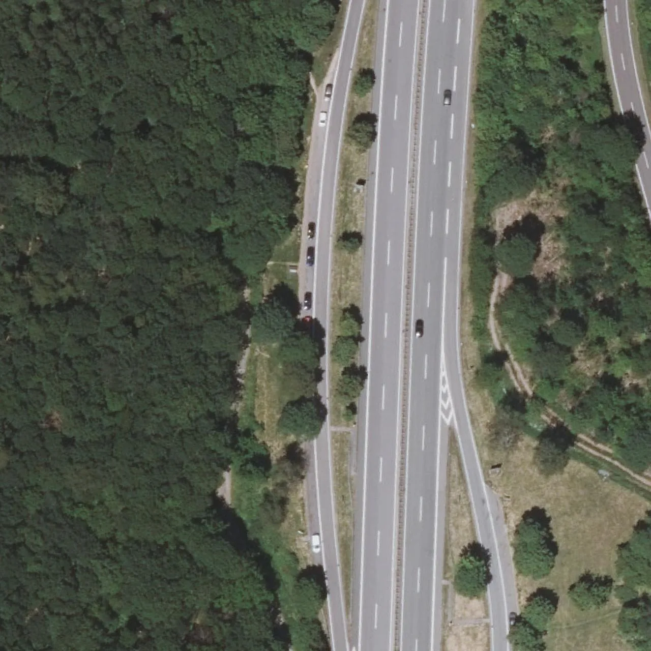 Luftbild (Orthofoto) des LKW-Parkplatzes Neuhaus West aus dem Jahr 2025