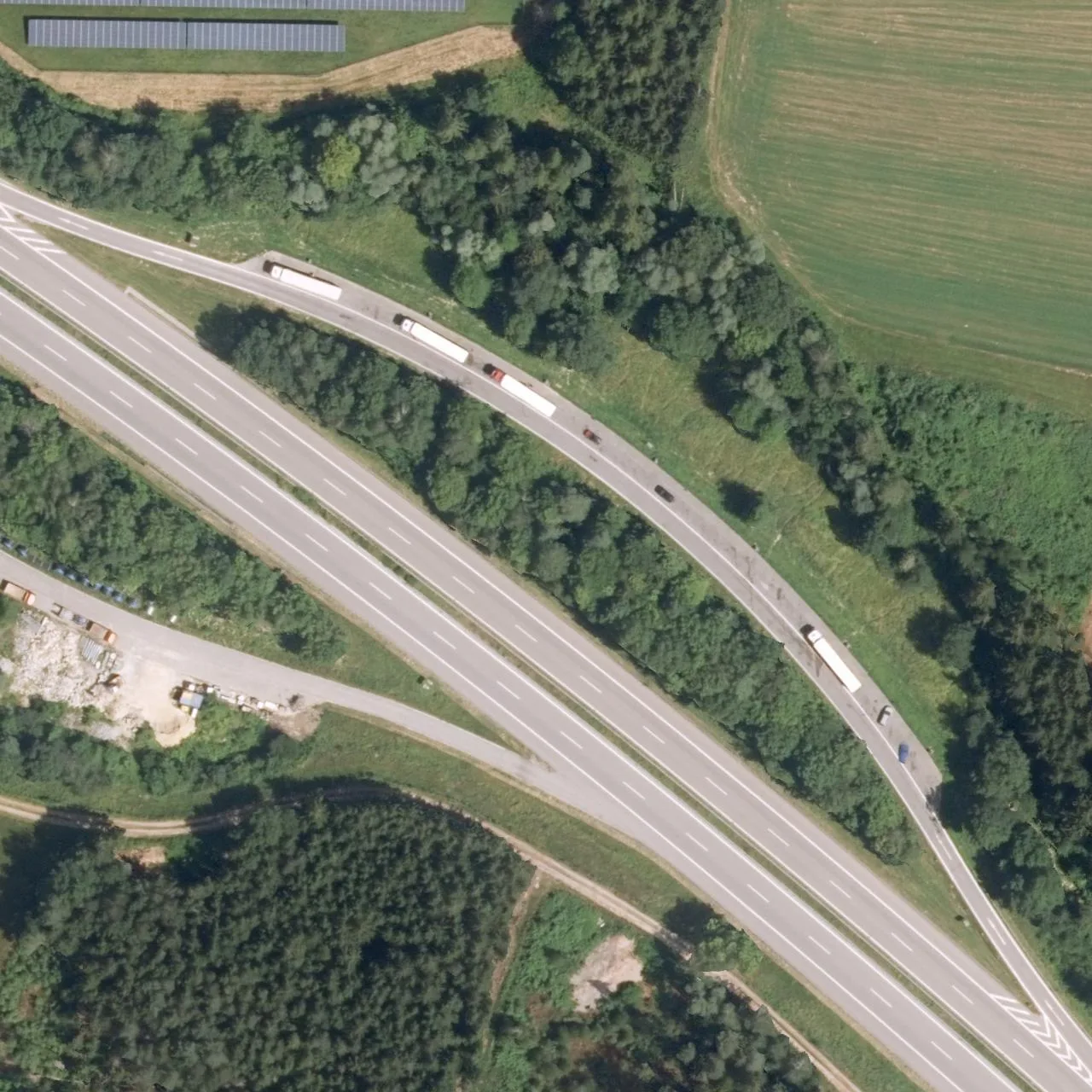 Luftbild (Orthofoto) des LKW-Parkplatzes Eichet Nord aus dem Jahr 2022