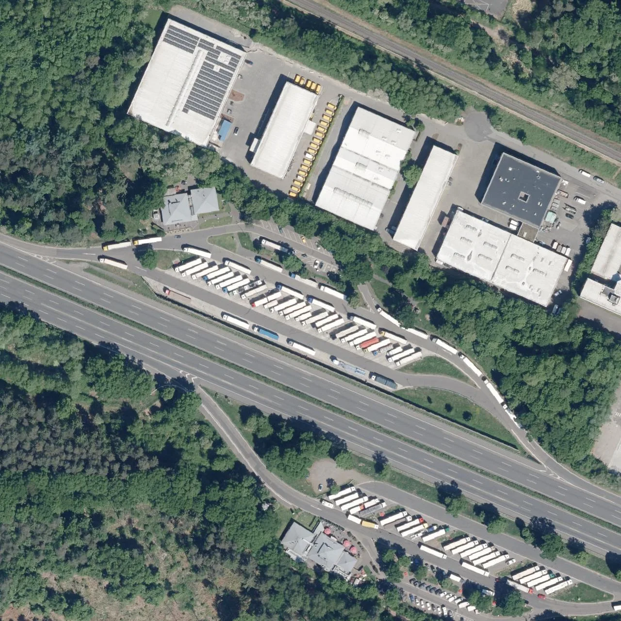 Luftbild (Orthofoto) des LKW-Parkplatzes Königsforst Ost aus dem Jahr 2023