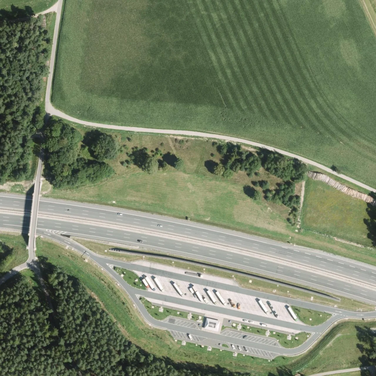 Aerial photo (orthophoto) of truck parking Obersambacher Wald Nord from 2023