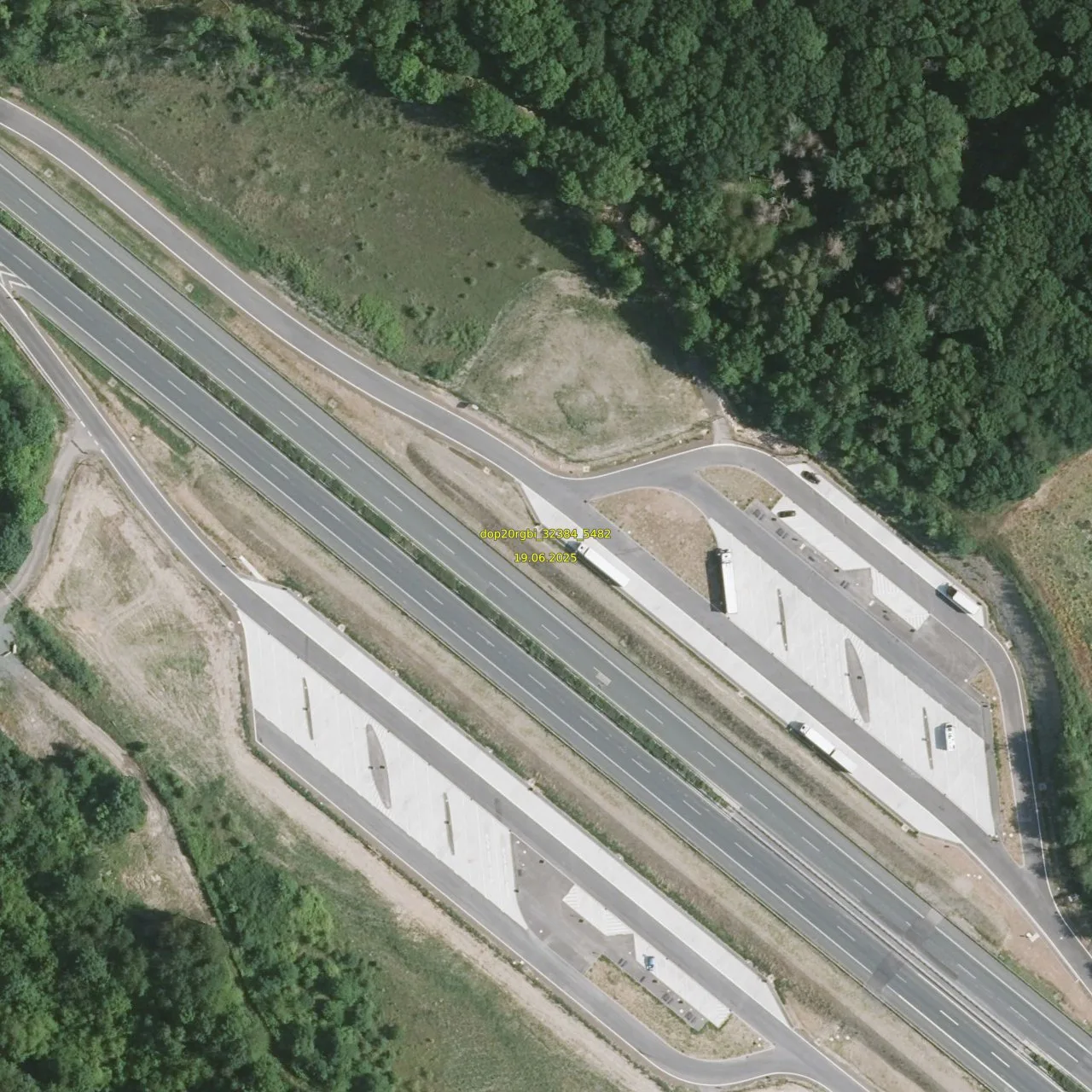 Luftbild (Orthofoto) des LKW-Parkplatzes Potzberg Ost aus dem Jahr 2025