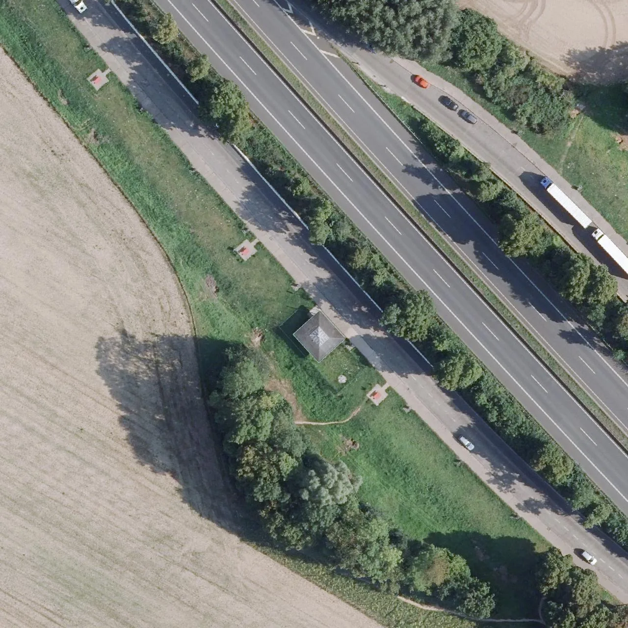 Luftbild (Orthofoto) des LKW-Parkplatzes Esch West aus dem Jahr 2023
